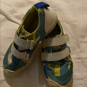 Plae Childrens shoe 12.5 youth. Velcro closure